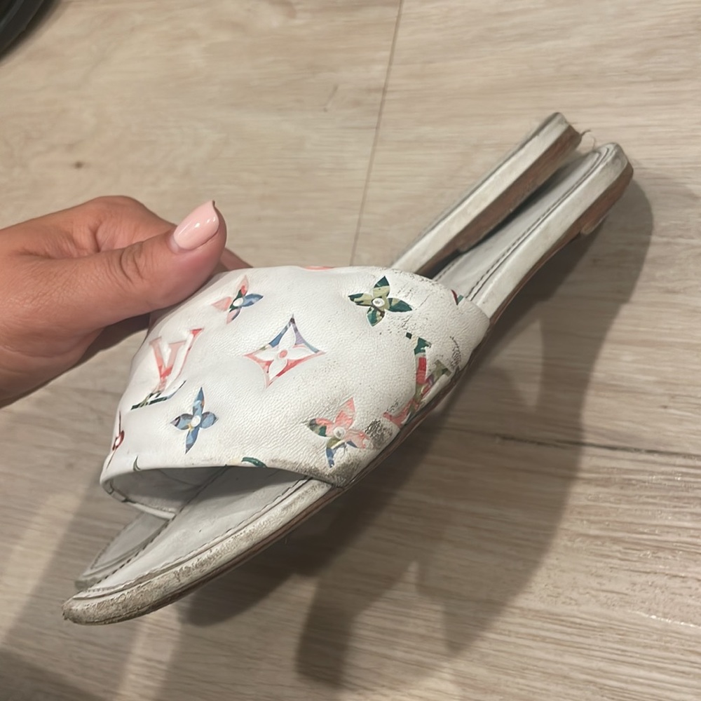 Louis Vuitton slippers - Picture 2 of 5
